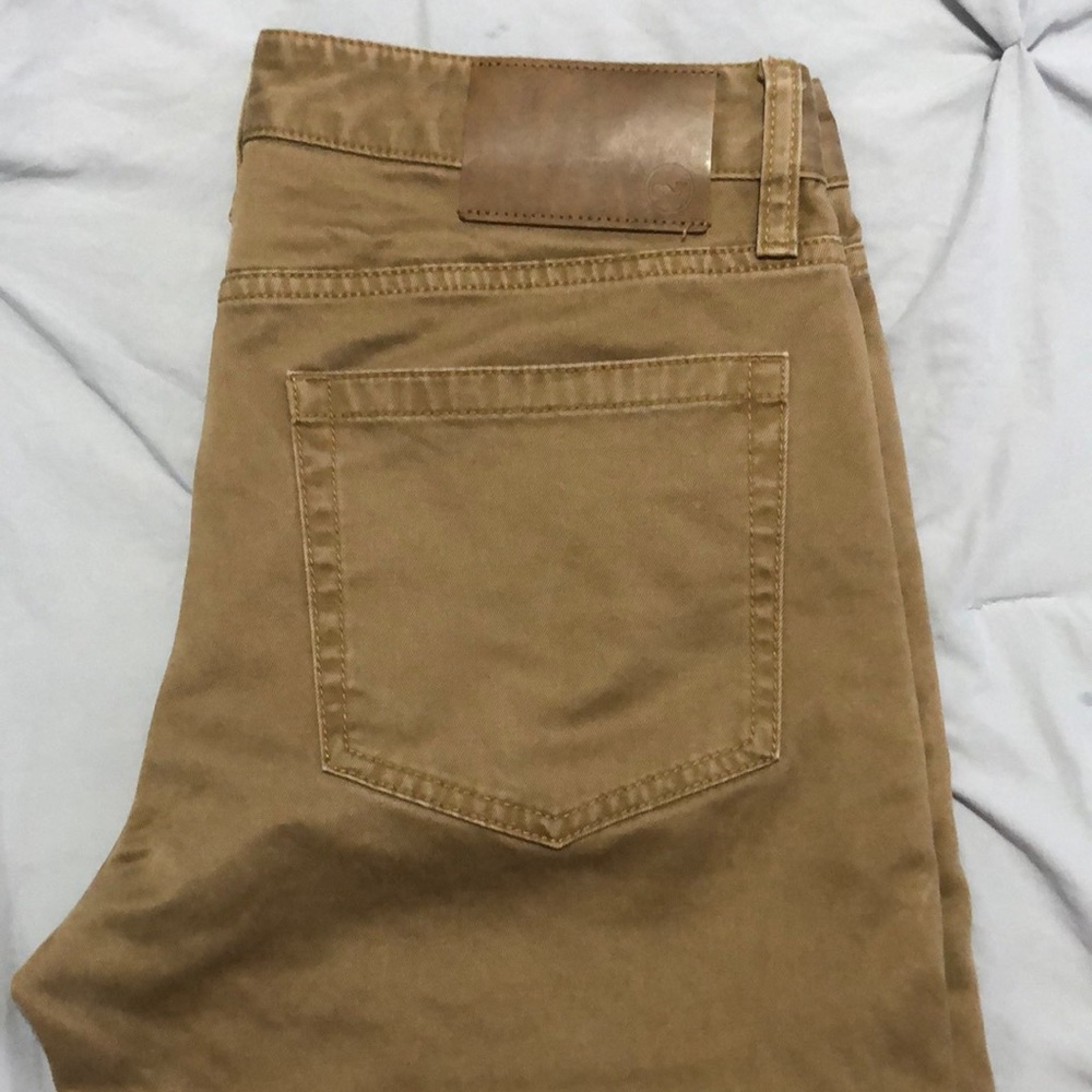 Mens Vineyard Vines pants - dark khaki 30x32, no rips, stains, or tears